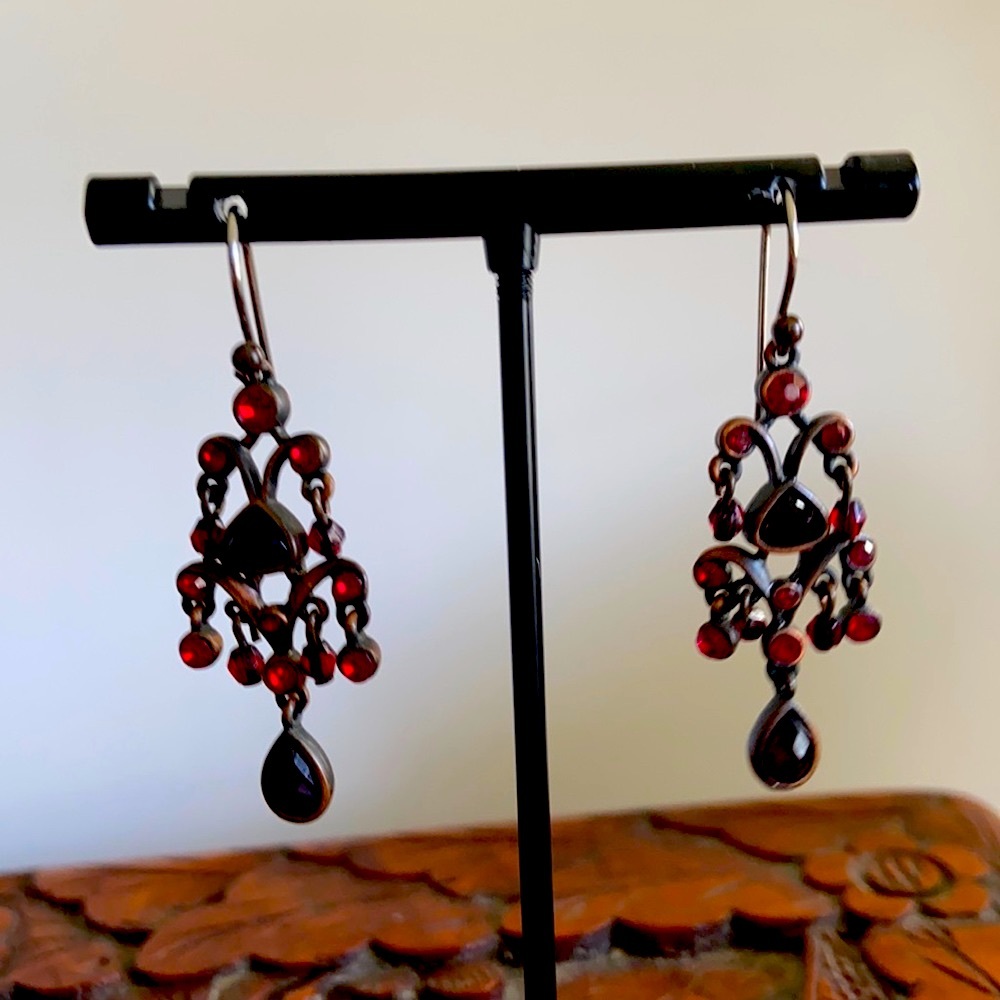 Art deco red Beaded dangle Earrings